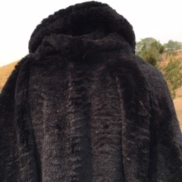 BEAUTIFUL FAUX 'MINK' JACKET - Picture 6 of 10